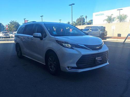 2023 Toyota Sienna XLE