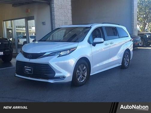 2023 Toyota Sienna XLE
