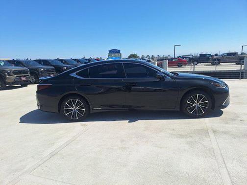 Black 2022 Lexus ES 300h Base