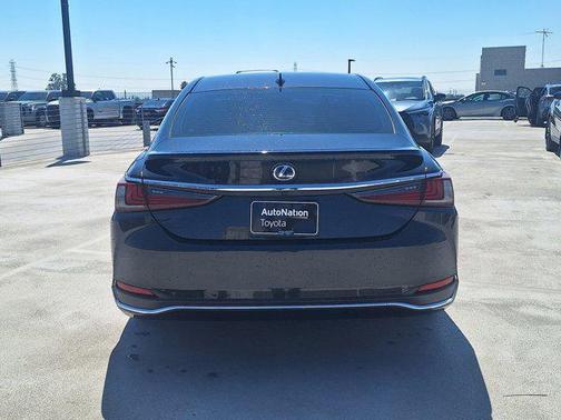 Black 2022 Lexus ES 300h Base