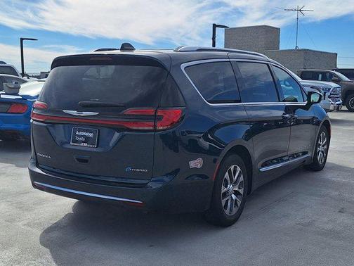 2023 Chrysler Pacifica L