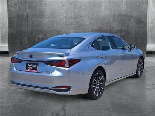 2022 Lexus ES 300h Base