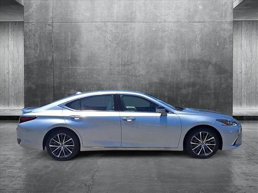 2022 Lexus ES 300h Base