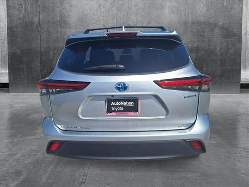 2023 Toyota Highlander Hybrid XLE