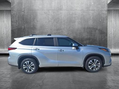2023 Toyota Highlander Hybrid XLE