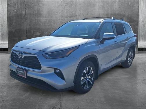 2023 Toyota Highlander Hybrid XLE