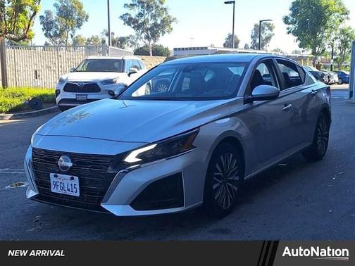 Brilliant Silver Metallic 2023 Nissan Altima 2.5 SV