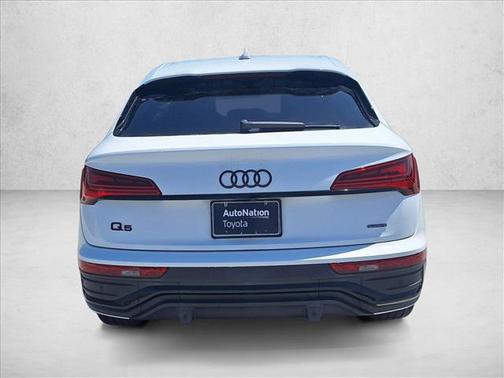 Ibis White 2022 Audi Q5 45 S line Premium Plus