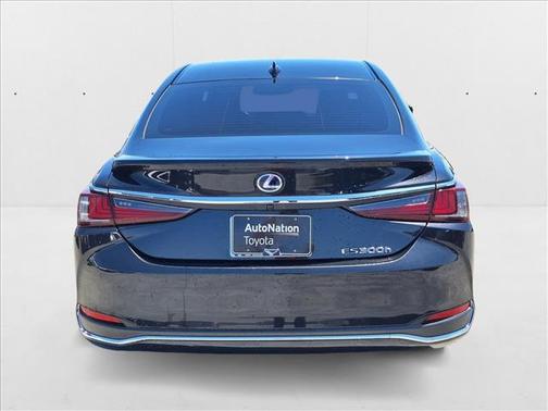 2022 Lexus ES 300h Base