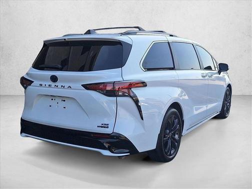 Ice Cap 2024 Toyota Sienna XSE 7 Passenger