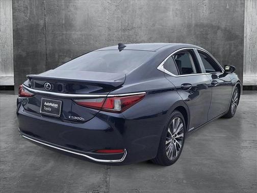 2021 Lexus ES 300h Base