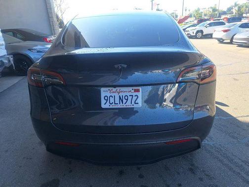 2022 Tesla Model Y Long Range Dual Motor All-Wheel Drive