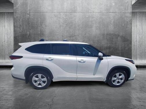 2021 Toyota Highlander LE