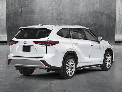2025 Toyota Highlander Hybrid Platinum