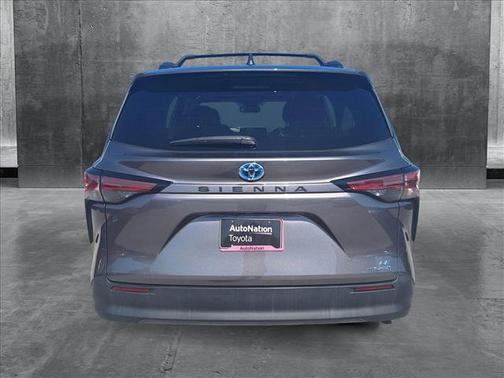 2021 Toyota Sienna LE