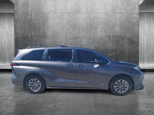 2021 Toyota Sienna LE