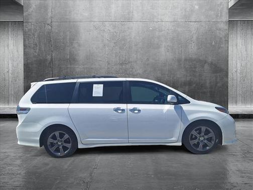 2016 Toyota Sienna SE