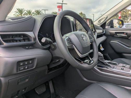 2025 Toyota Highlander Limited