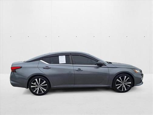 2021 Nissan Altima SR FWD