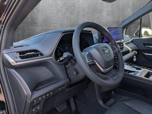2025 Toyota Sienna Platinum 7 Passenger
