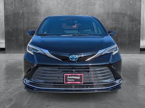 2025 Toyota Sienna Platinum 7 Passenger
