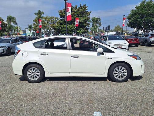 2015 Toyota Prius Plug-in Base