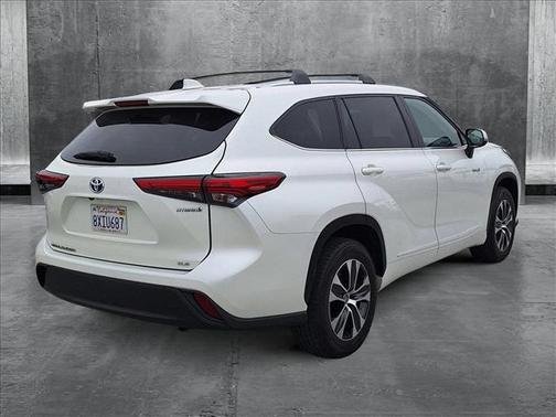 2021 Toyota Highlander Hybrid XLE