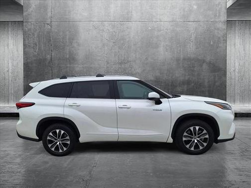 2021 Toyota Highlander Hybrid XLE