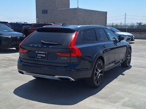 Denim Blue Metallic 2018 Volvo V90 Cross Country T6