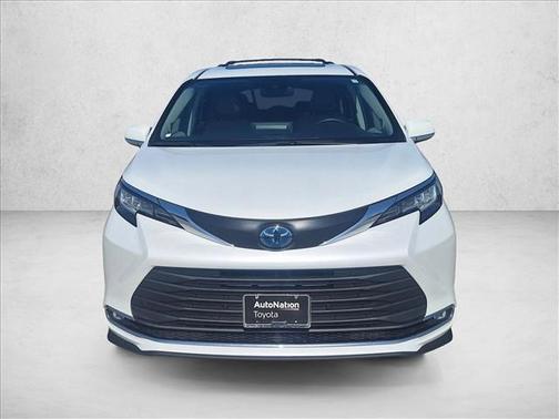 Wind Chill Pearl 2022 Toyota Sienna XLE