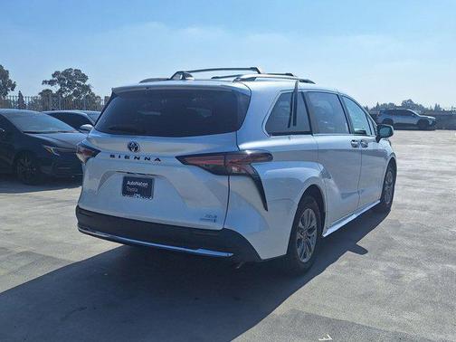 Wind Chill Pearl 2022 Toyota Sienna XLE