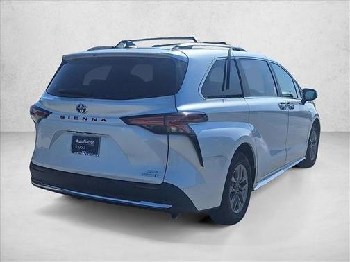 Wind Chill Pearl 2022 Toyota Sienna XLE