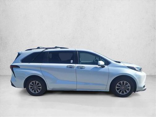 Wind Chill Pearl 2022 Toyota Sienna XLE