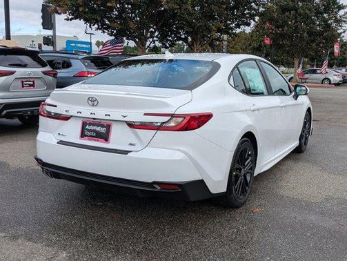 2025 Toyota Camry SE