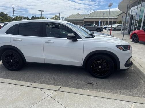 Platinum White Pearl 2026 Honda HR-V Sport