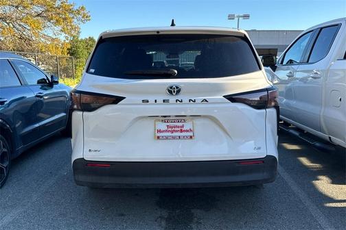 2025 Toyota Sienna LE