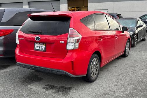 2016 Toyota Prius v Four