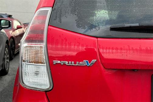 2016 Toyota Prius v Four