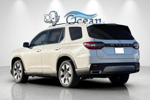 Platinum White Pearl 2026 Honda Pilot Elite