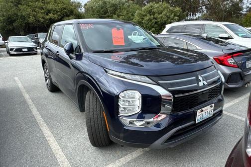 2025 Mitsubishi Outlander SE