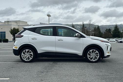 Summit White 2022 Chevrolet Bolt EUV LT