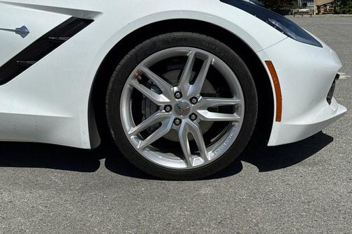 Arctic White 2018 Chevrolet Corvette Stingray