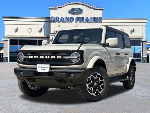 Desert Sand 2026 Ford Bronco Outer Banks