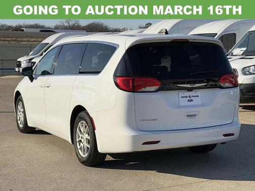 2023 Chrysler Voyager LX