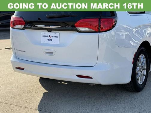 2023 Chrysler Voyager LX