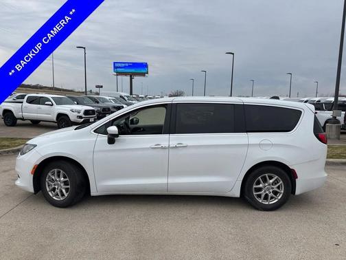 2023 Chrysler Voyager LX