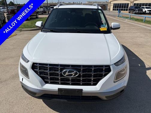 Lunar White 2024 Hyundai VENUE SEL