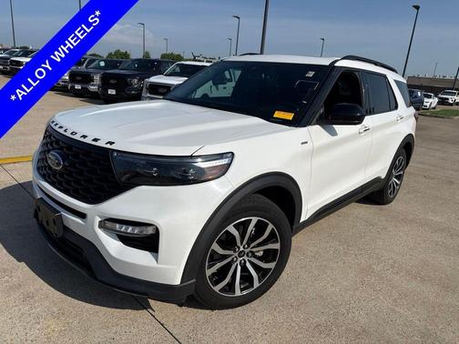 Star White Metallic Tri-Coat 2023 Ford Explorer ST-Line