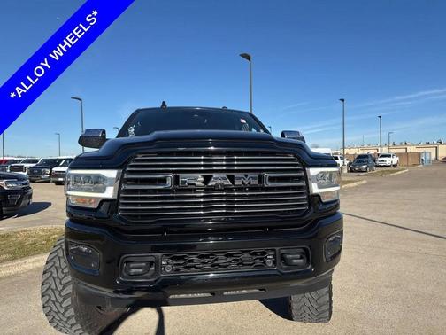 2020 RAM 2500 Laramie Crew Cab 4X4 6'4' Box