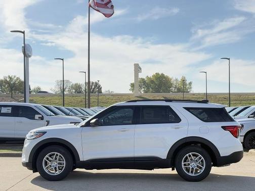 Star White Metallic Tri-Coat 2026 Ford Explorer Active